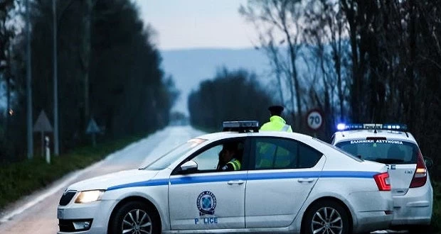 Πτολεμαΐδα: Τράκαραν με περιπολικό και το «έσκασαν»!